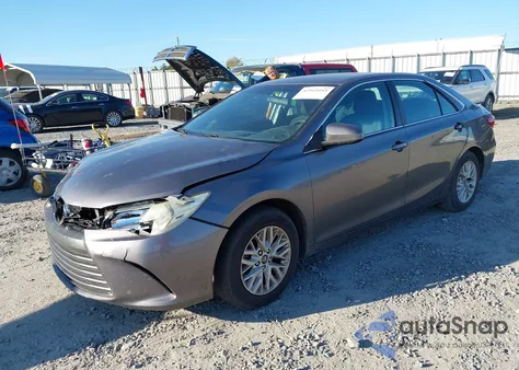 2016 Toyota Camry Le z USA, uszkodzony, nr VIN 4T4BF1FK7GR575786